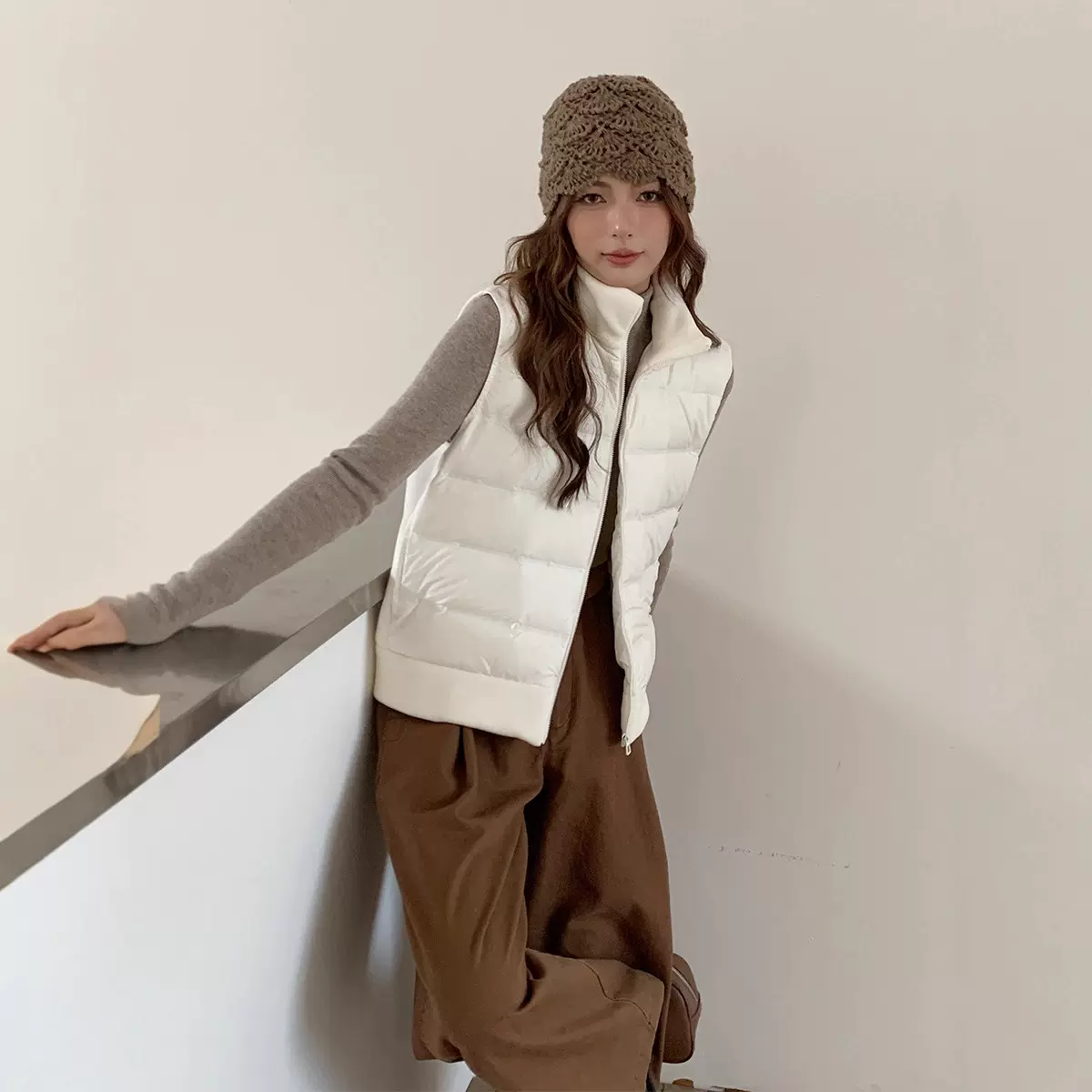 柚蜜儿新款羽绒马甲女款高级感白鸭绒秋冬季背心保暖外穿百搭上衣
