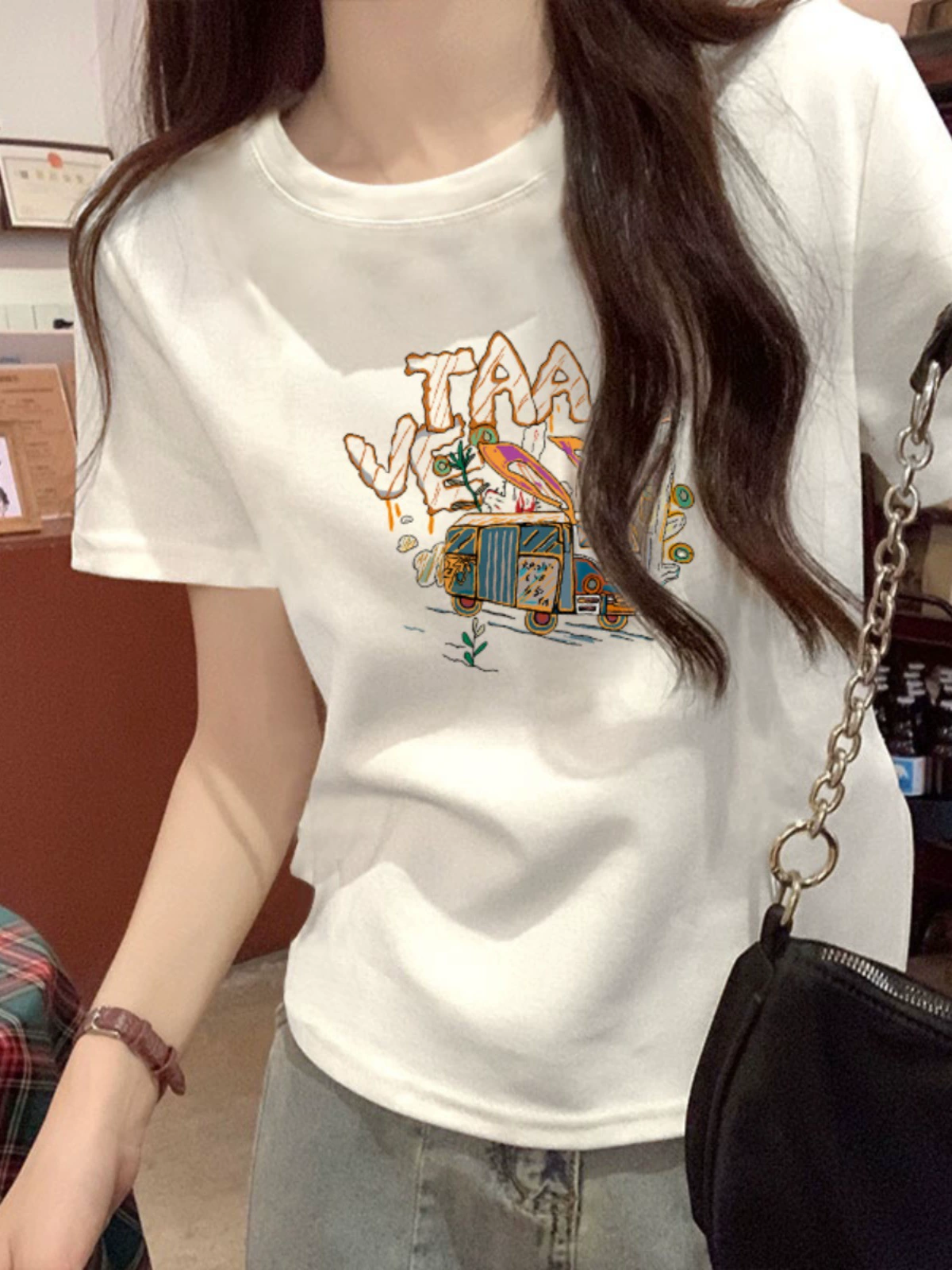 Европейская и американская женская футболка High Street, обычные плечи, короткий рукав, нишевый американский ретро, ​​свободный и облегающий, белый летний топ Dopamine.