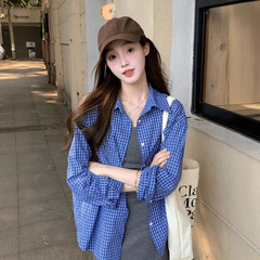 Polo襟の格子のシャツの女性の春の夏の新型はゆったりしていて、やせている長袖のカーディガンの日焼け止めの服のカジュアルな上着の外に着ます。