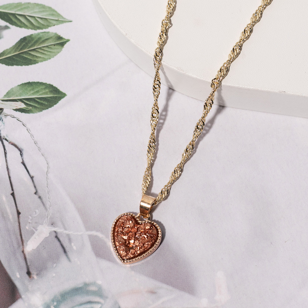 15g Weight Pendant Necklace Classification 1 Piece Quantity Daily Occasion Alloy Material Heart Shape Pattern Women'S Gender Plating Design Simple Style Style 1 Piece Simple Style Heart Shape Alloy Plating Women's Pendant Necklace 5