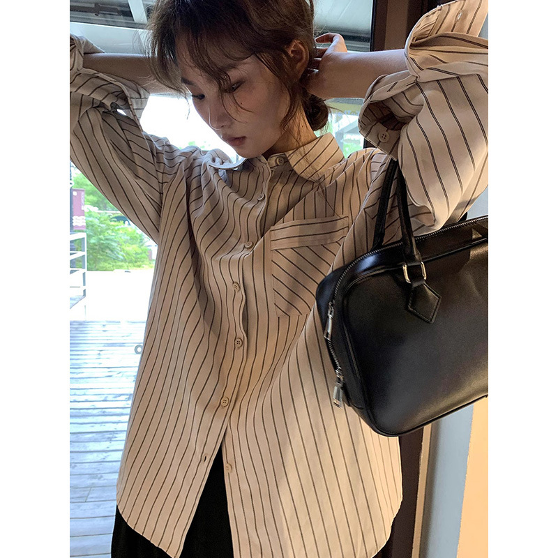 가을 캐주얼 한국식 줄무늬 패치 포켓 셔츠 올 매치 통근 긴팔 디자인 센스 루즈 블루 우아한 셔츠