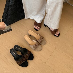 �͹ź����Y��������һ����ЬŮ��ȹ�ӷ��^�ָ�����6cm���հٴ�