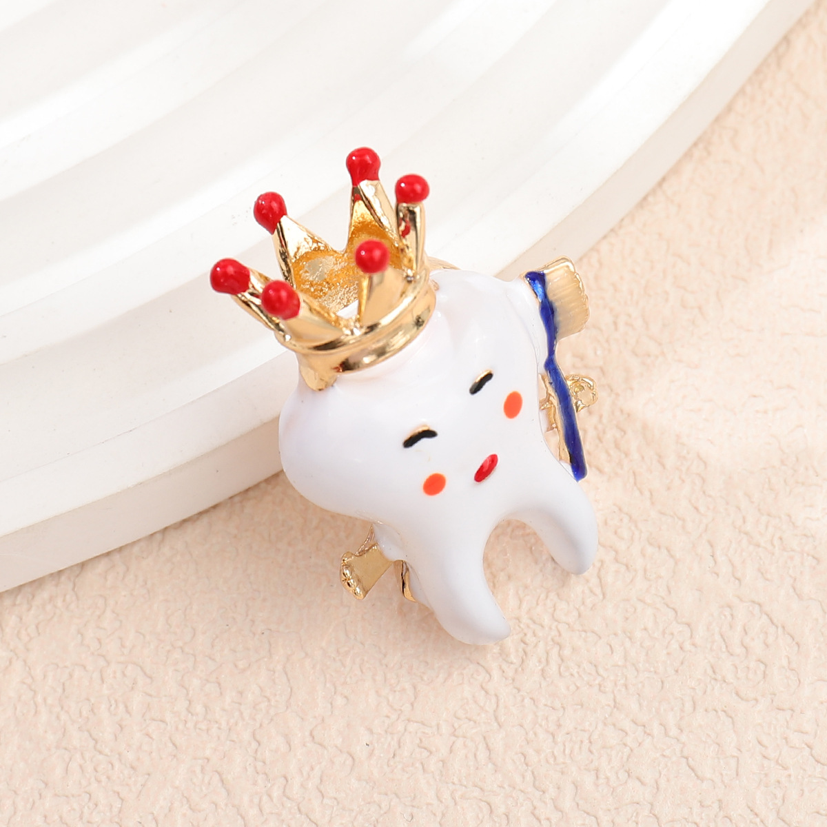 Cross-border new simple metal brooch high-end shirt large dress decoration creative clothing teeth pins wholesale