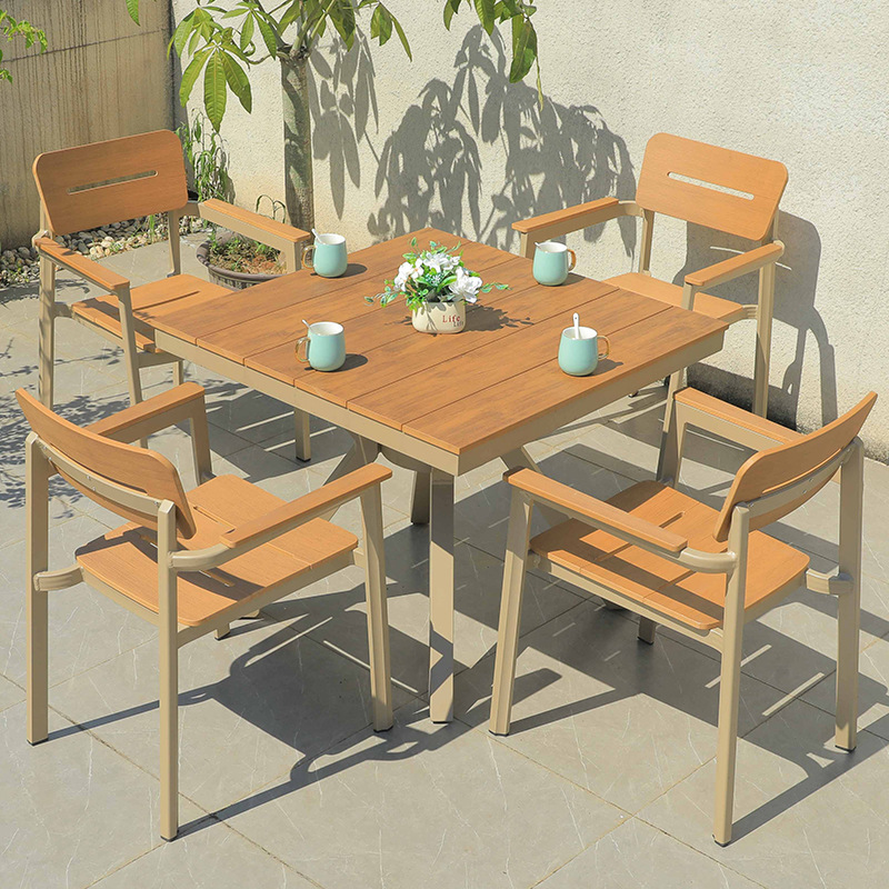 Mesa y silla de patio de ocio al aire libre de la calle comercial combinación de mesa de madera de plástico aleación de aluminio anticorrosión al sol metal al aire libre mesa y silla de patio