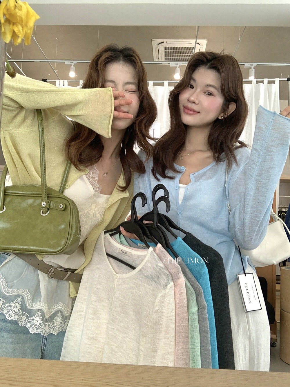 Áo khoác cardigan nữ cổ tròn chất liệu tre đũi chống nắng mỏng nhẹ — Đỏ thẫm, Xám cacbon, trắng ngà, xanh nhạt chi tiết 5