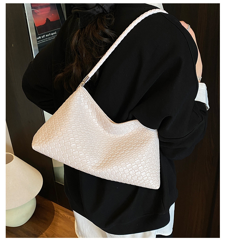 Solid color casual woven pattern large-capacity fashionable 2025 retro new style, elegant underarm bag, single-shoulder hand-carry ladies' bag full figure