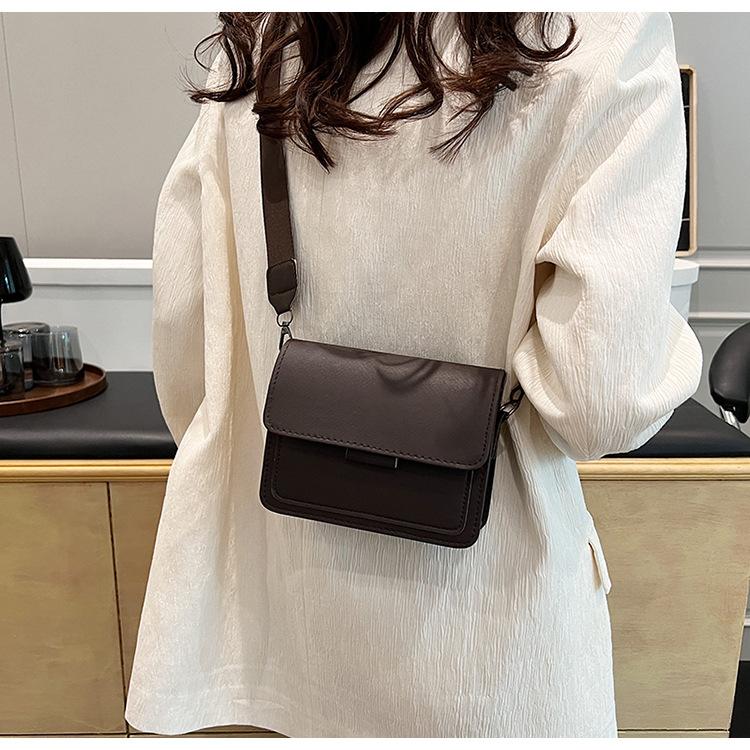 198g Weight Synthetic Leather Lining Material Sewing Thread Fashion Element Flip Cover Closure Type Single Shoulder Strap Strap Type Square Bag Bags Type Casual Occasion Pu Leather Material Solid Color Pattern All Seasons Season Women's Gender Classic Style Style Square Shape Women's Pu Leather Solid Color Classic Style Sewing Thread Square Flip Cover Square Bag 30