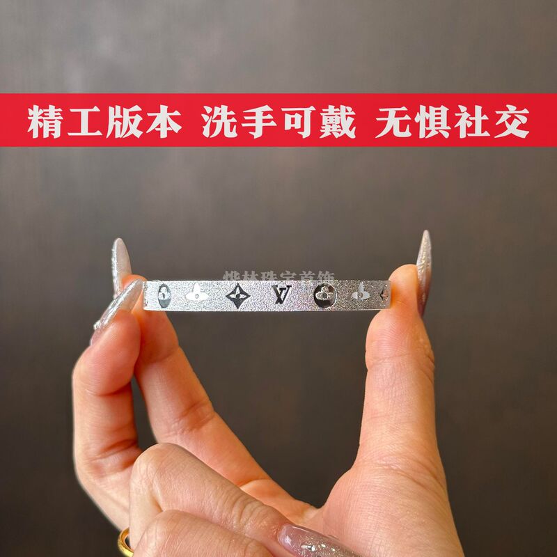 High-End Cnc L-Brand Ice-Crush Bracelet with Sun-Kissed Gold Mountain, Four-Leaf Clover, and Starry Sky Classic Monogram Design, Couple's Style High-End Cnc L-Brand Ice-Crush Bracelet with Sun-Kissed Gold Mountain, Four-Leaf Clover, and Starry Sky Classic Monogram Design, Couple's Style