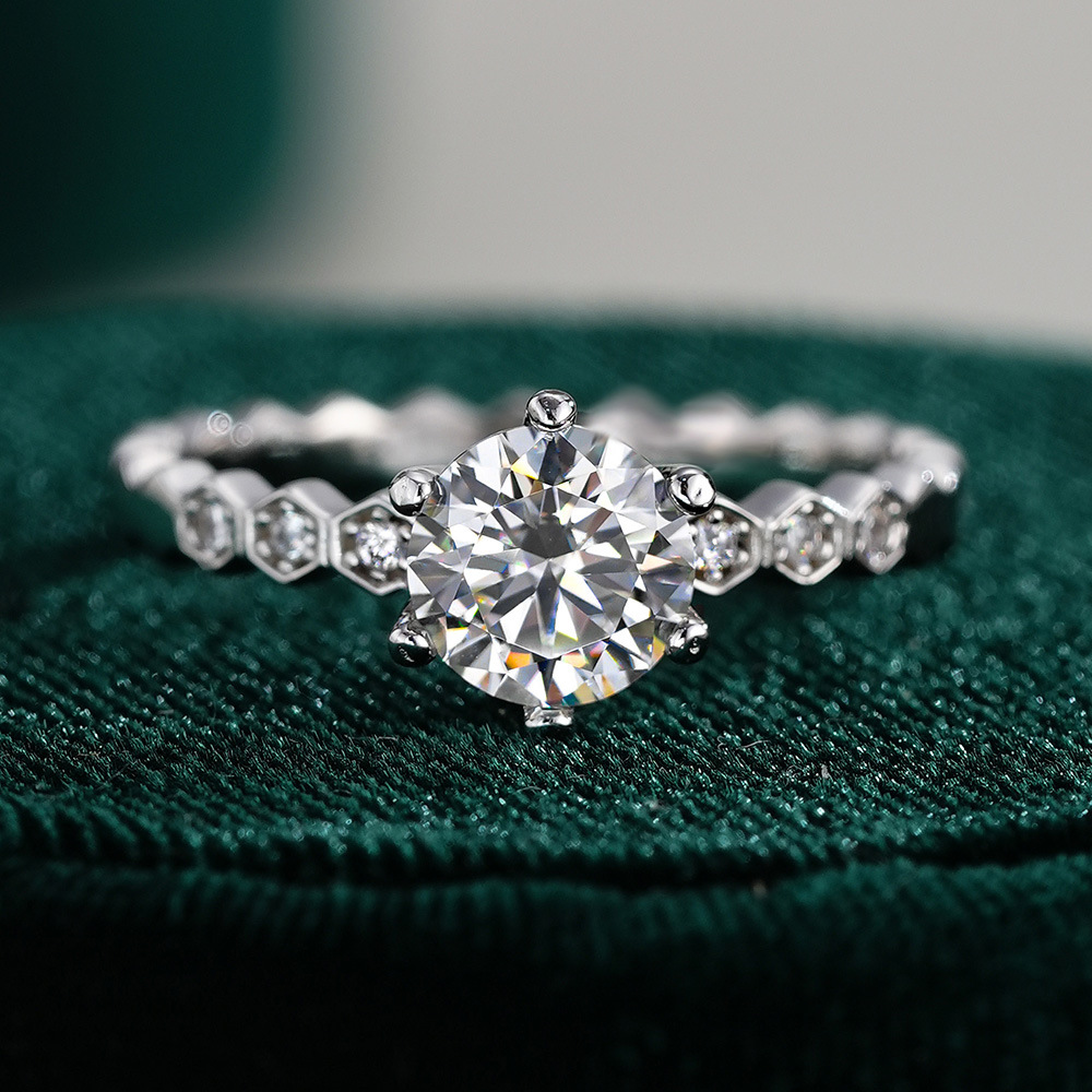 Moissanite elegant honeycomb 1 karat six-claw wedding ring S925 sterling silver plated female ring cross-border a generation of hair