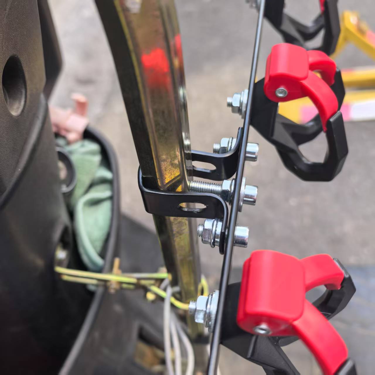 Umbrella Pole Fixed Electric Vehicle Hook Crossbar Row of Front-Mounted Meal Hooks Universal Rider Expansion Meal Delivery Fixed Rack