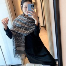 新款D字母双面围巾女冬季加厚仿羊绒披肩保暖围脖羊绒围巾大牌围