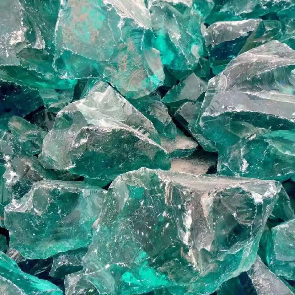 厂家供应浅蓝玻璃原石 彩色大玻璃块 景观园林用不规则大玻璃块