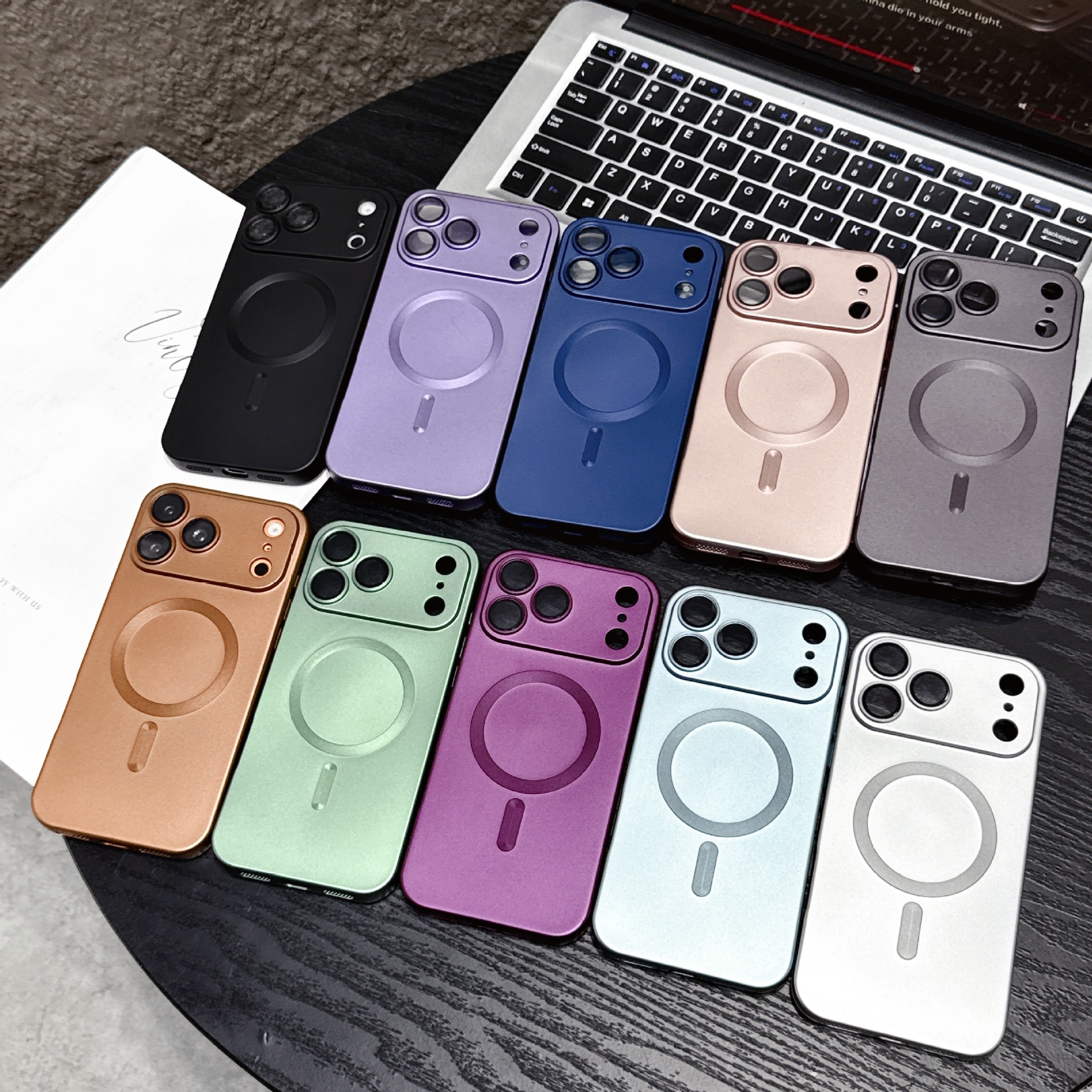 Funda magnética de pintura líquida metálica adecuada para iPhone 17 color oro desierto y cubierta protectora de lente para Apple 18 PRO. image 4