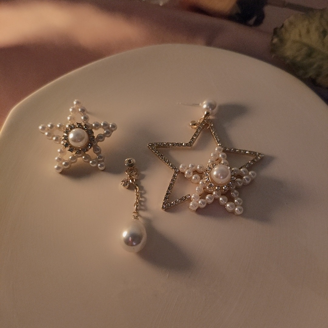 Korean New Flashing Diamond Five-pointed Star Pearl Exaggerated Asymmetric Earrings display picture 6