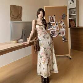 蕾丝花边v领吊带碎花连衣裙女夏季海边度假风收腰包臀裙沙滩长裙