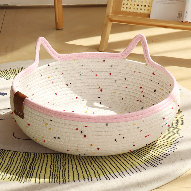 컬러풀한 폼폼 핑크 누드 네스트