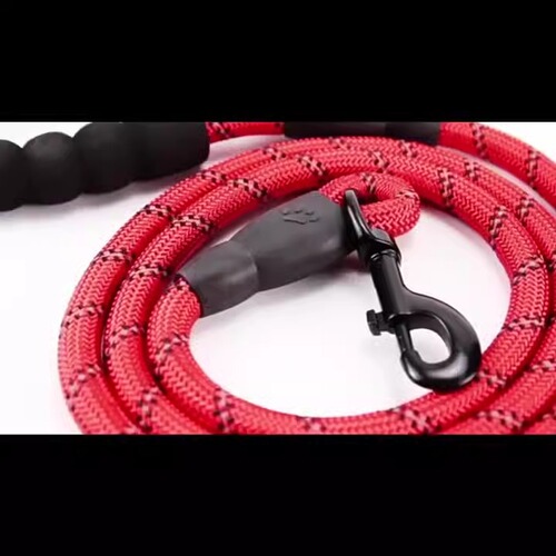 Pet supplies dog leashes for Golden Retriever small, medium, and large dogs. Dog chains, dog ropes, reflective harnesses.