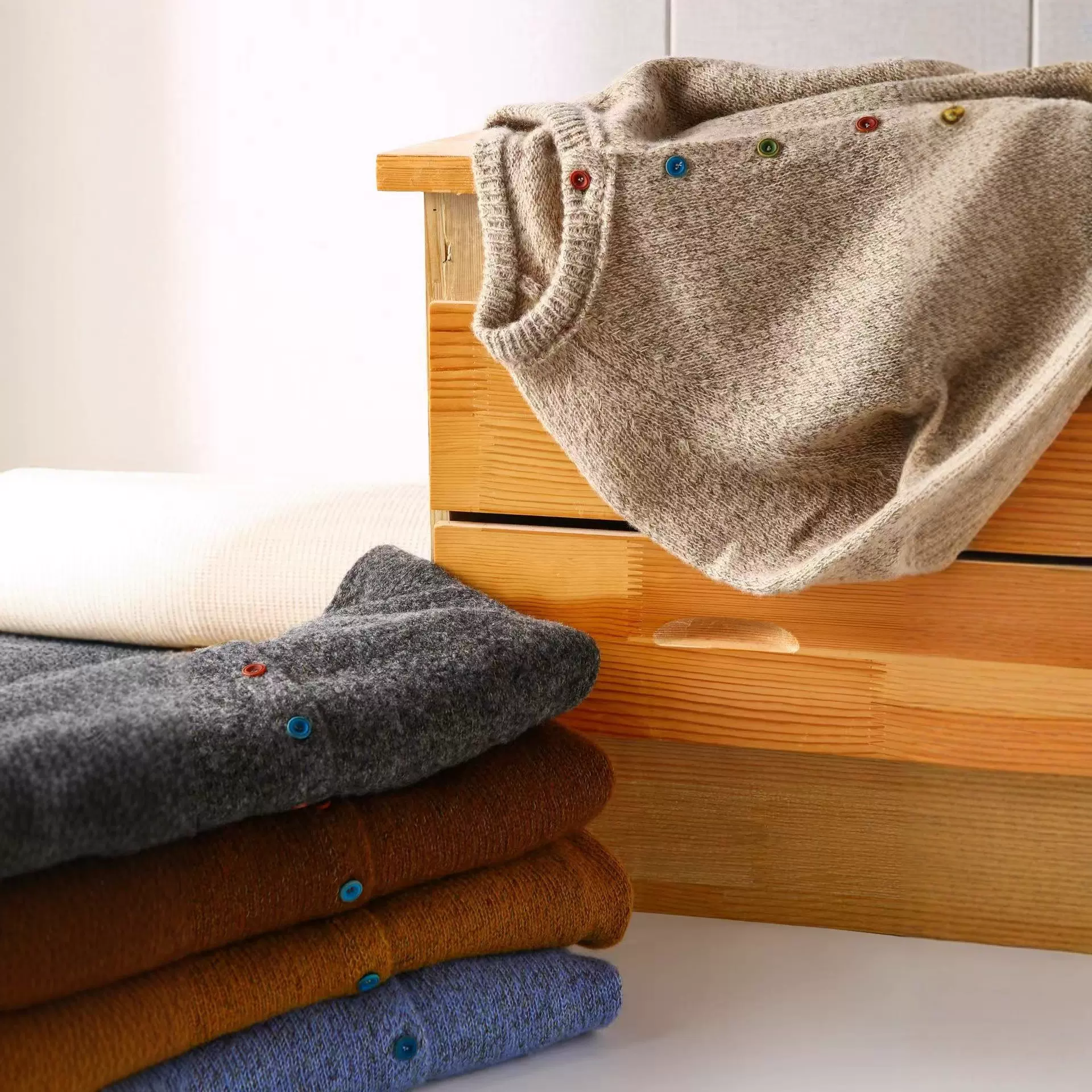 韩系梦幻彩扣设计感针织开衫女2025秋冬新款全羊毛软糯百搭上衣女