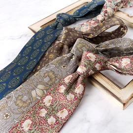 领带;领结/领花;口袋巾