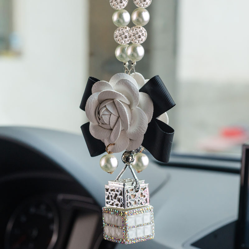 Colgante de coche, colgante de coche, botella de perfume de diamantes, decoración de coche de camelia, suministros de coche, bricolaje
