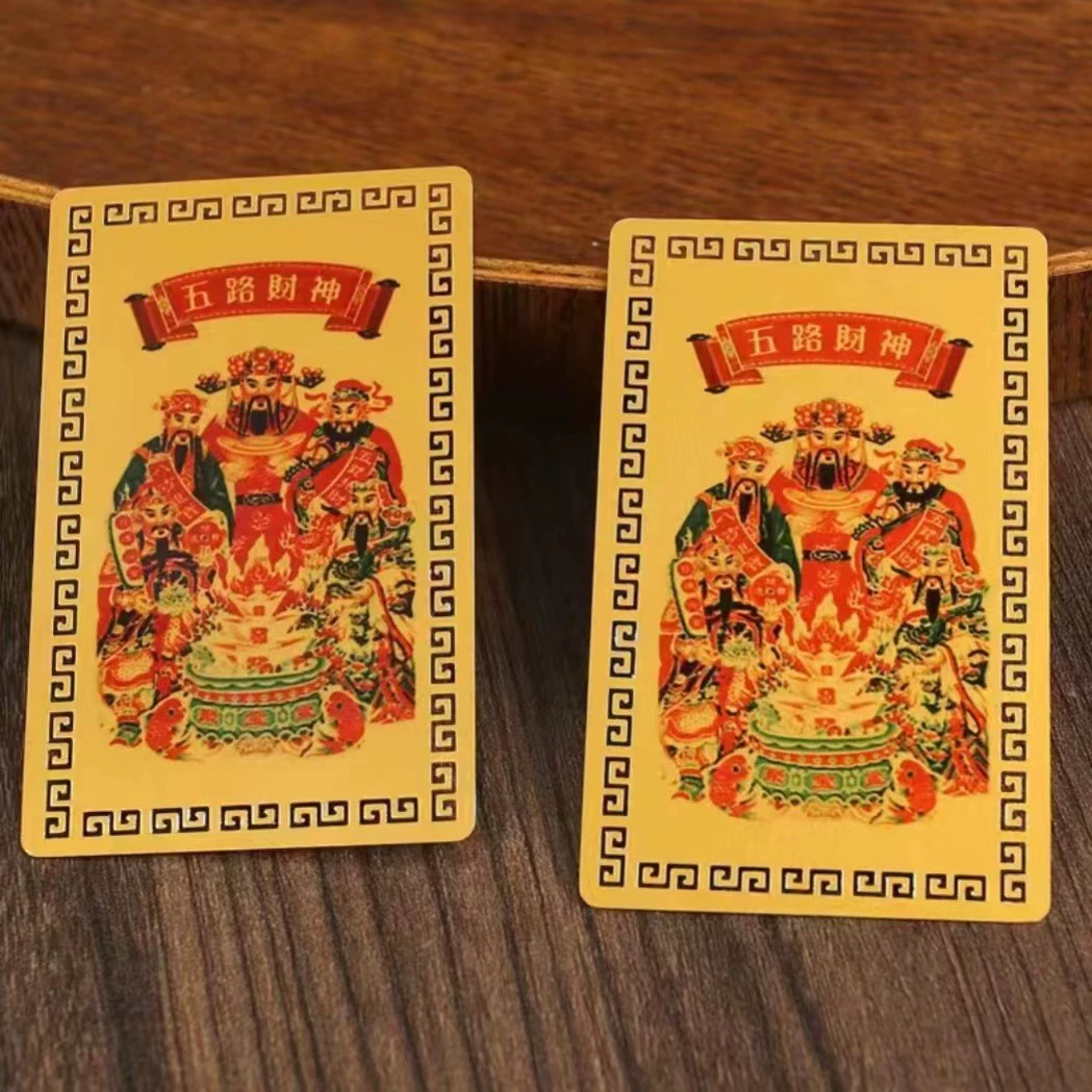 Карта Wulu Fortune Card на задней панели мобильного телефона