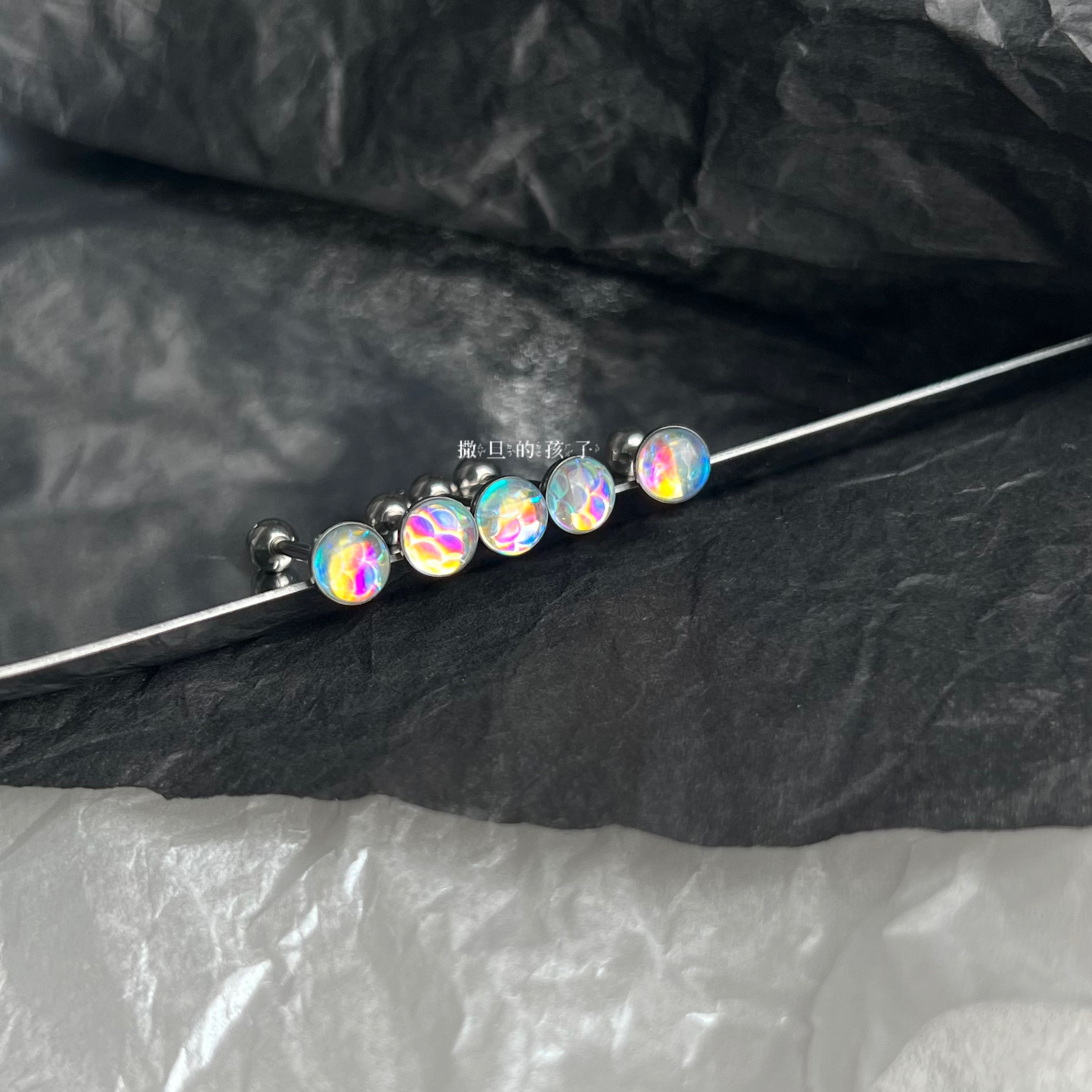 16G labret stud size and finish detail