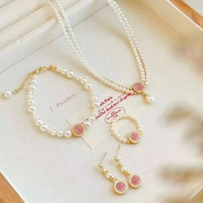 Набор из четырех предметов