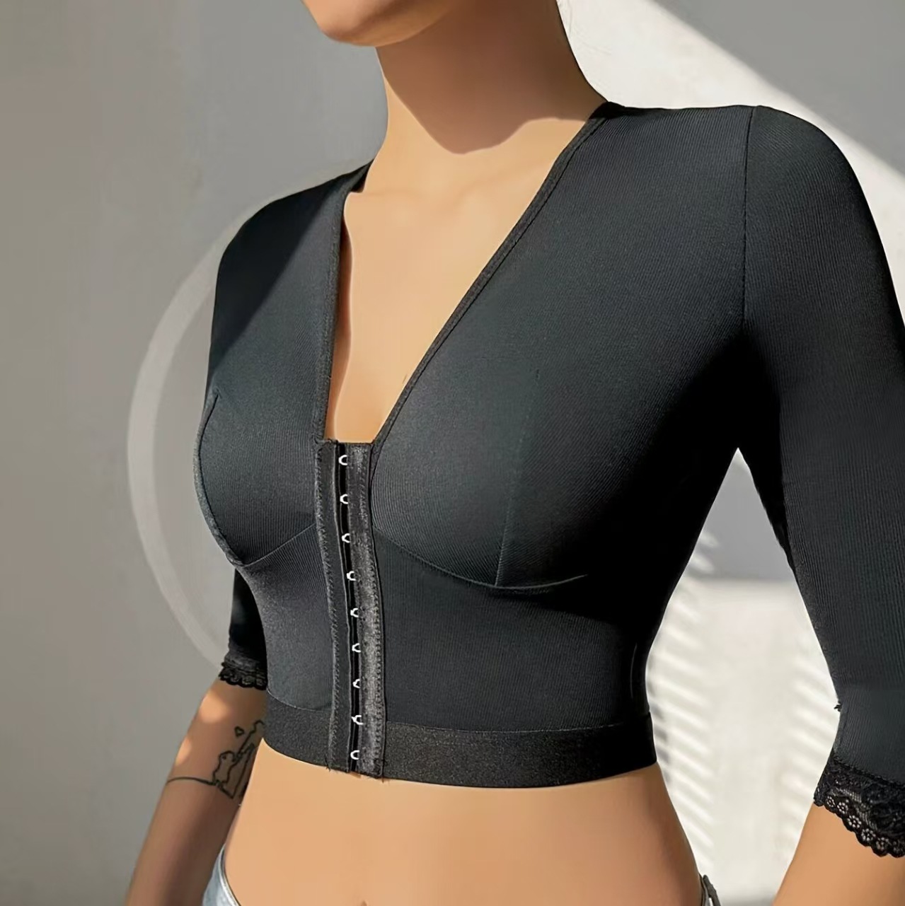 国境を越えた欧米のヨガの前ボタンの調整型の運動の外は美体を着て身の上着のレースの7分の袖の服を作ります。