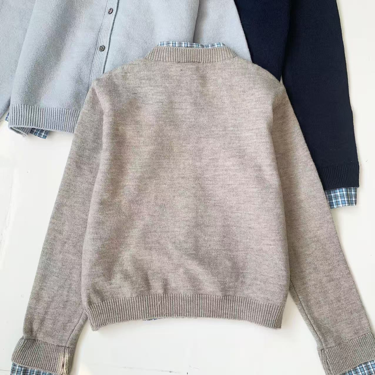 货号25A1731秋冬新款日系经典刺绣字母小标假两件针织开衫