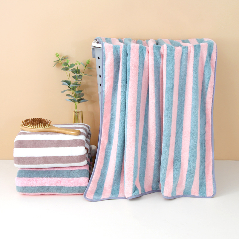 El nuevo hogar para adultos aumenta el grosor y absorbe el agua. El baño se puede envolver en una toalla de baño.