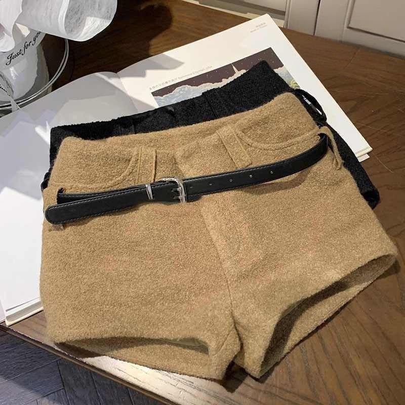 Sweet and Cool Design Woolen Shorts for Women, High-Waisted, Straight-Cut, Hip-Hugging, with Large Pockets, Stylish and Versatile Casual Pants, Boot Shorts, Solid Color Sweet and Cool Design Woolen Shorts for Women, High-Waisted, Straight-Cut, Hip-Hugging, with Large Pockets, Stylish and Versatile Casual Pants, Boot Shorts, Solid Color