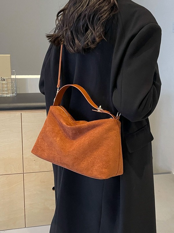 Otoño e invierno con bolsos de piel de ciervo esmerilado de textura 2025 nuevos bolsos de alta gama retro moda bolso de hombro único mujer image 4