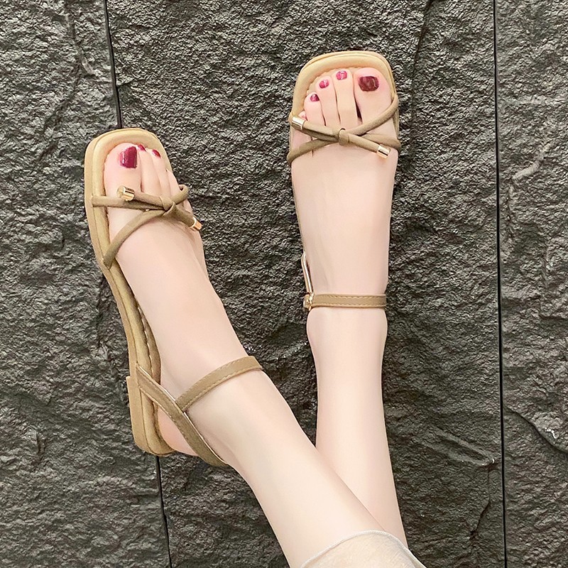 Arco sandalias planas para mujeres verano 2026 nuevo estilo con una sola línea suave de hadas estilo versátil no cansado zapatos de viaje