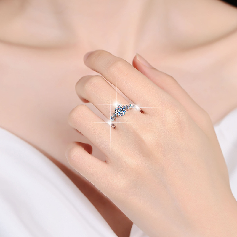ヨーロッパとアメリカの女性向けの売れ筋カラフルなモアッサナイトリング、シンプルでクリエイティブな4本爪S925スターリングシルバーリング、カラフルな宝石のクロスボーダー卸売|undefined