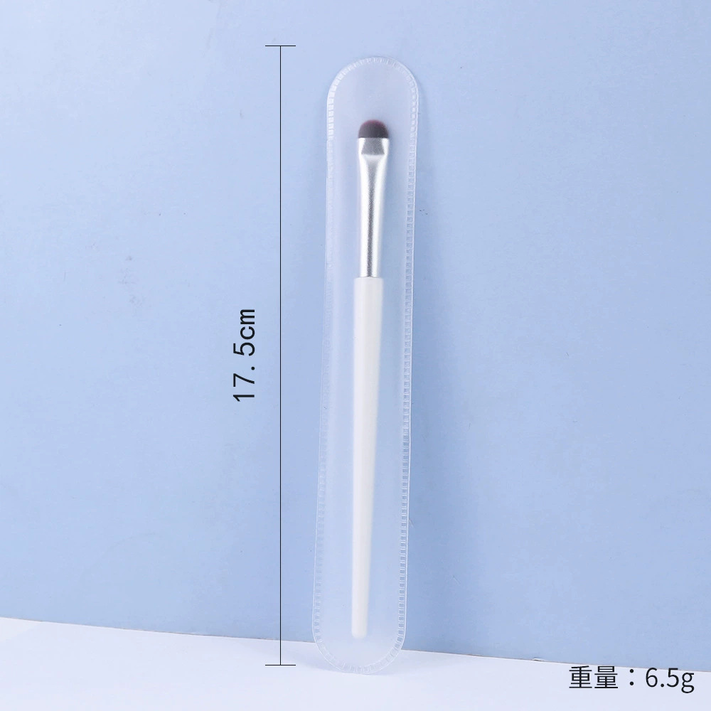 Cepillo de delineador de ojos de media luna Párpados extremadamente finos Cepillo de hoja de gusano de seda horizontal Cepillo de detalle preciso de cabeza plana de cabello suave ultrafino