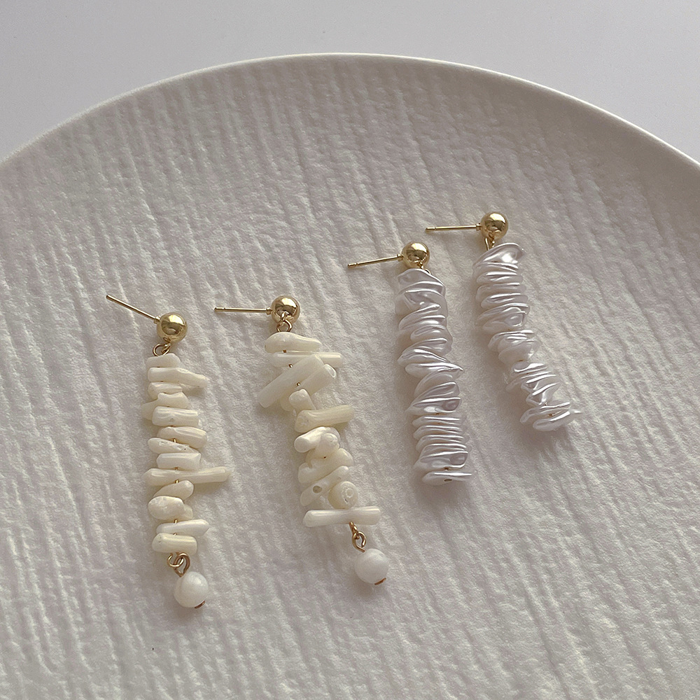 10g Weight Electroplating Gold Plating Process Alloy Ear Needle Material 1 Pair Classic Style Geometric Asymmetrical Irregular Tassel Imitation Pearl Coral Drop Earrings Earrings