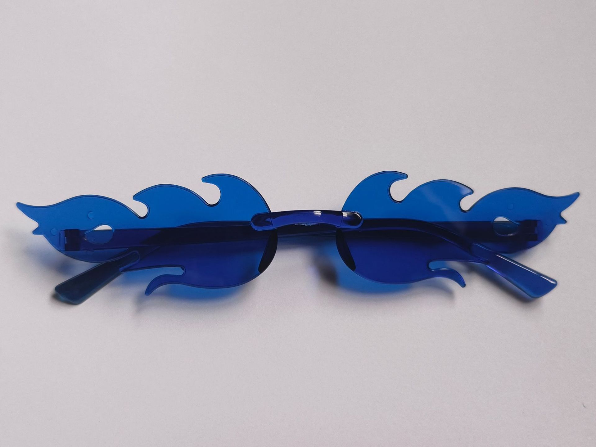 Lentes de Sol Sin Marco Estilo Fuego de PC para Fiestas y Moda image 24