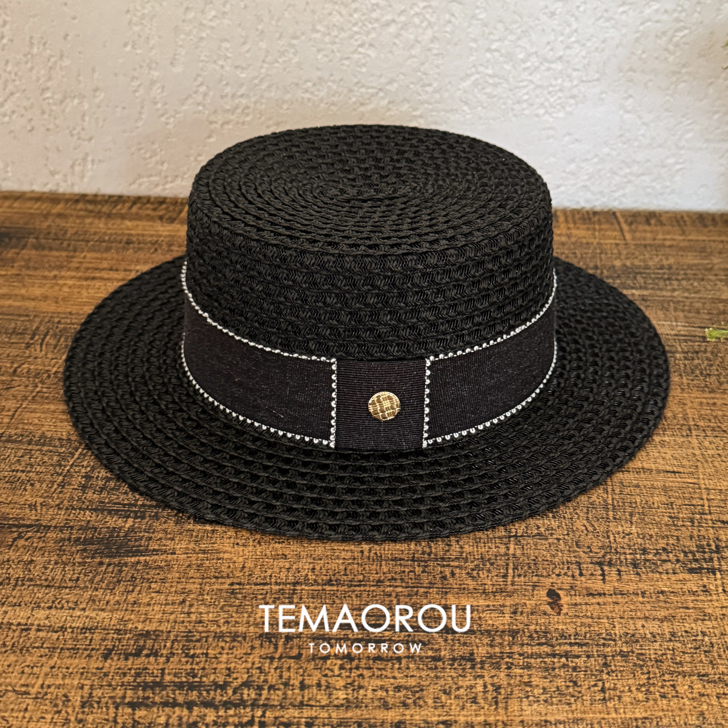 Schwarz-weißes Stroh-fedora Mit Goldlabel Und Schwarzem Band_voghion.com