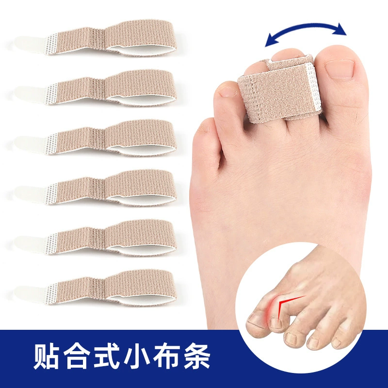 Ночь и ночь с мужским и женским пальцами на пальцах ног перевязь перекрывает большой палец