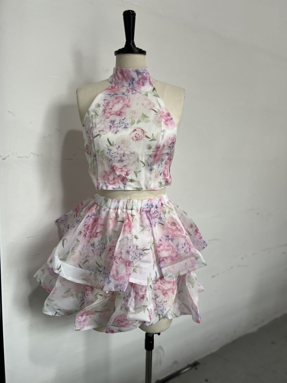 홀터넥 백리스 탑 스커트 슈트-핑크