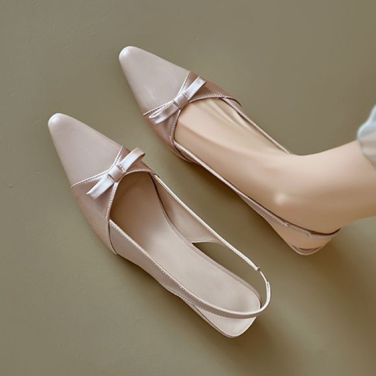 2026 nuevo estilo de verano de moda francesa moda zapatos de mujer temperamento universal suave viento claro sandalias vacías traseras