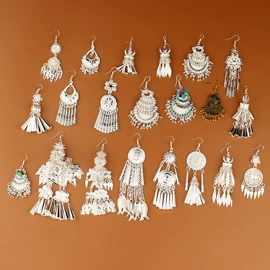 手链;耳环;耳钉