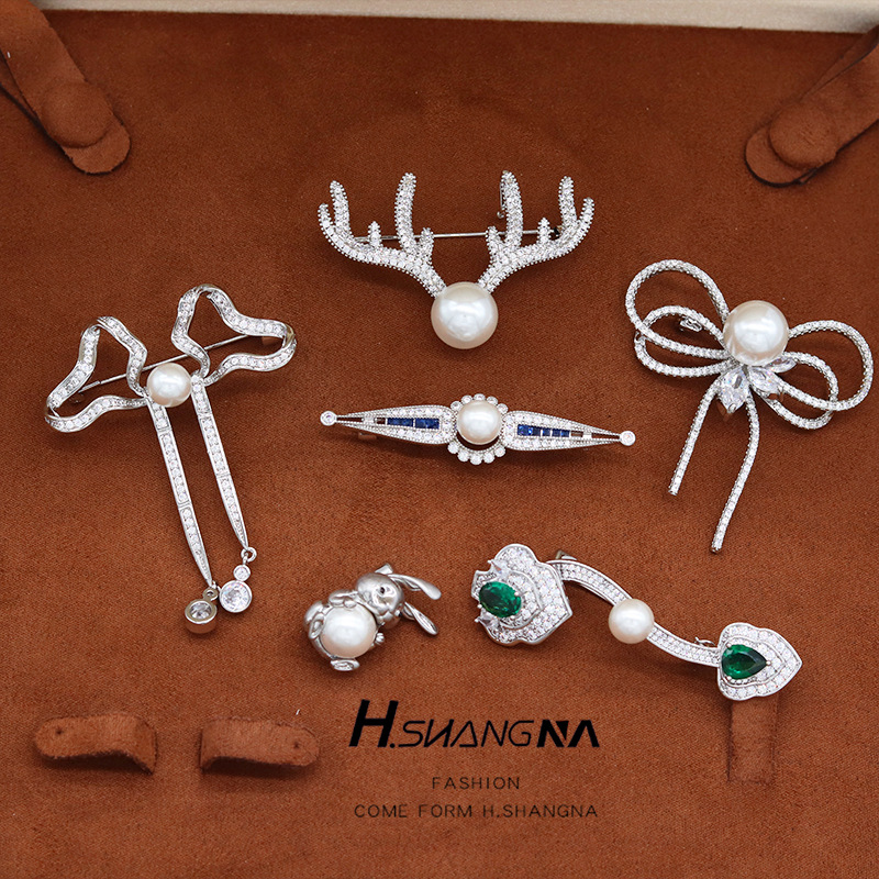 Autumn and Winter New Style Light Luxury Zircon Bow Brooch DIY Fashionable High-End Rabbit Pearl Corsage Brooch