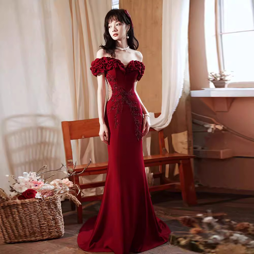 Vestido Borgoña de Lujo Ligero, Estilo 2025, Un Hombro, Falda de Cola de Pez, Elegante y Sofisticado, Vestido de Noche para Novia