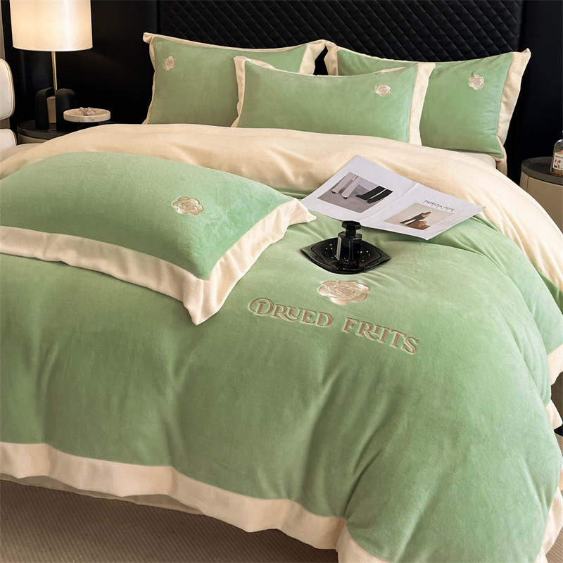 Invierno grueso terciopelo de leche traje de cuatro piezas terciopelo de coral simple color sólido bordado funda de edredón sábana ropa de cama de terciopelo de doble cara