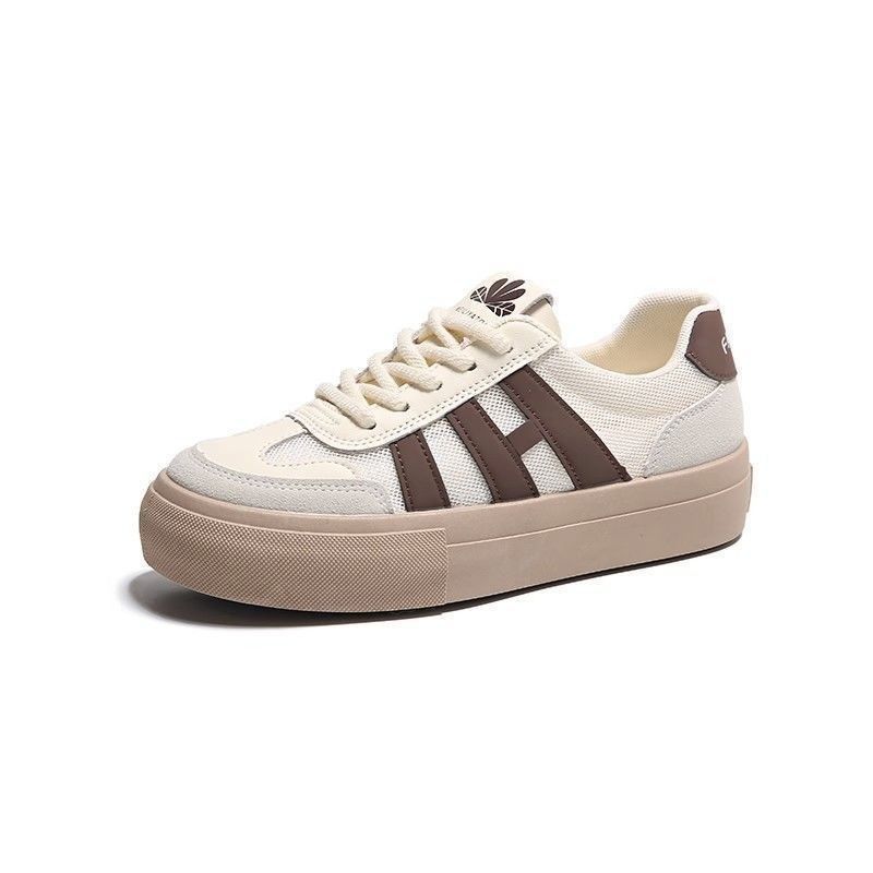 Zapatos blancos retro para mujer, nuevos zapatos de malla transpirables de verano 2025, zapatos de entrenamiento alemán casuales de malla de suela gruesa de todo fósforo