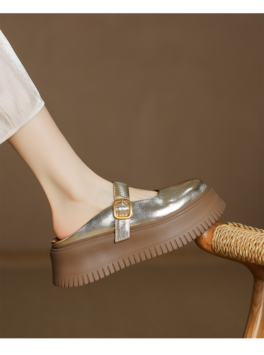Dép sandal nữ đế dày 6cm mũi hở quai ngang Mary Jane — đen, vàng chi tiết 7