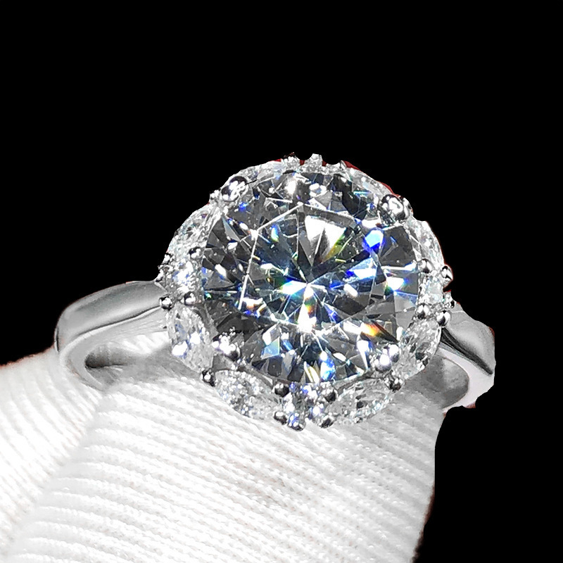 The Queen's Big Diamond Pigeon Egg 5 karat Imitation Moissanite High Carbon Diamond Japanese Light Luxury Ring The Queen's Big Diamond Pigeon Egg 5 karat Imitation Moissanite High Carbon Diamond Japanese Light Luxury Ring