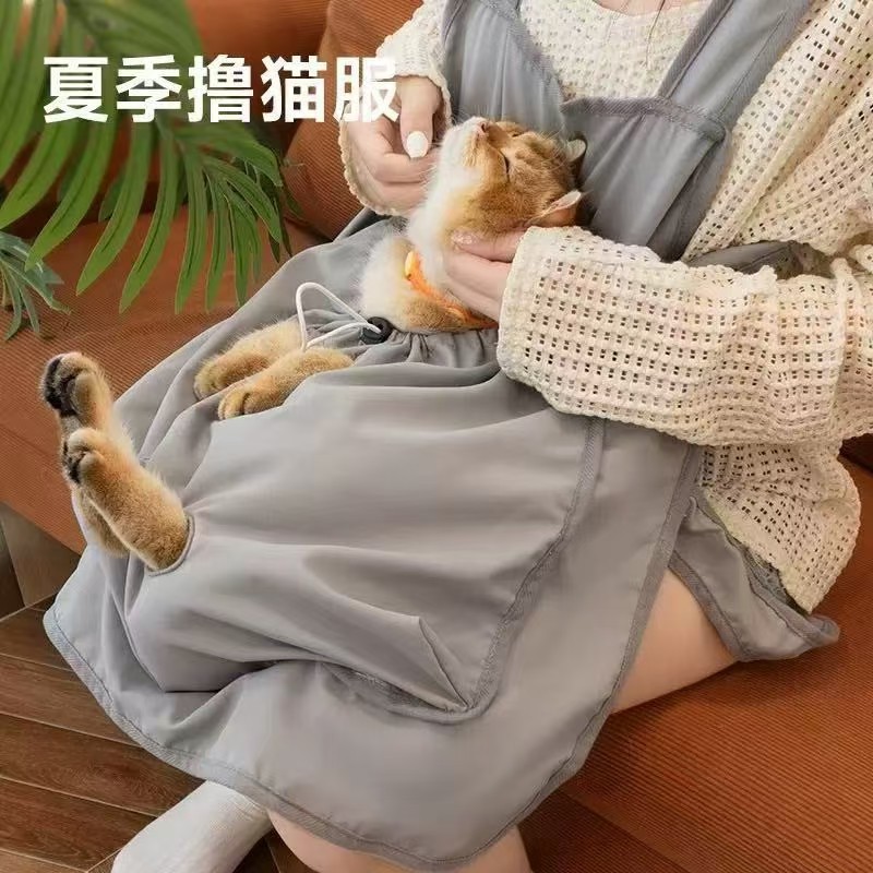 구멍이 있는 그레이 여름 스타일