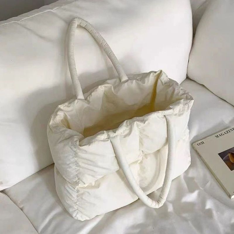 Unique design down puff bag for women, tote bag, large capacity shoulder bag, trendy new autumn and winter style with an ins-like texture Unique design down puff bag for women, tote bag, large capacity shoulder bag, trendy new autumn and winter style with an ins-like texture